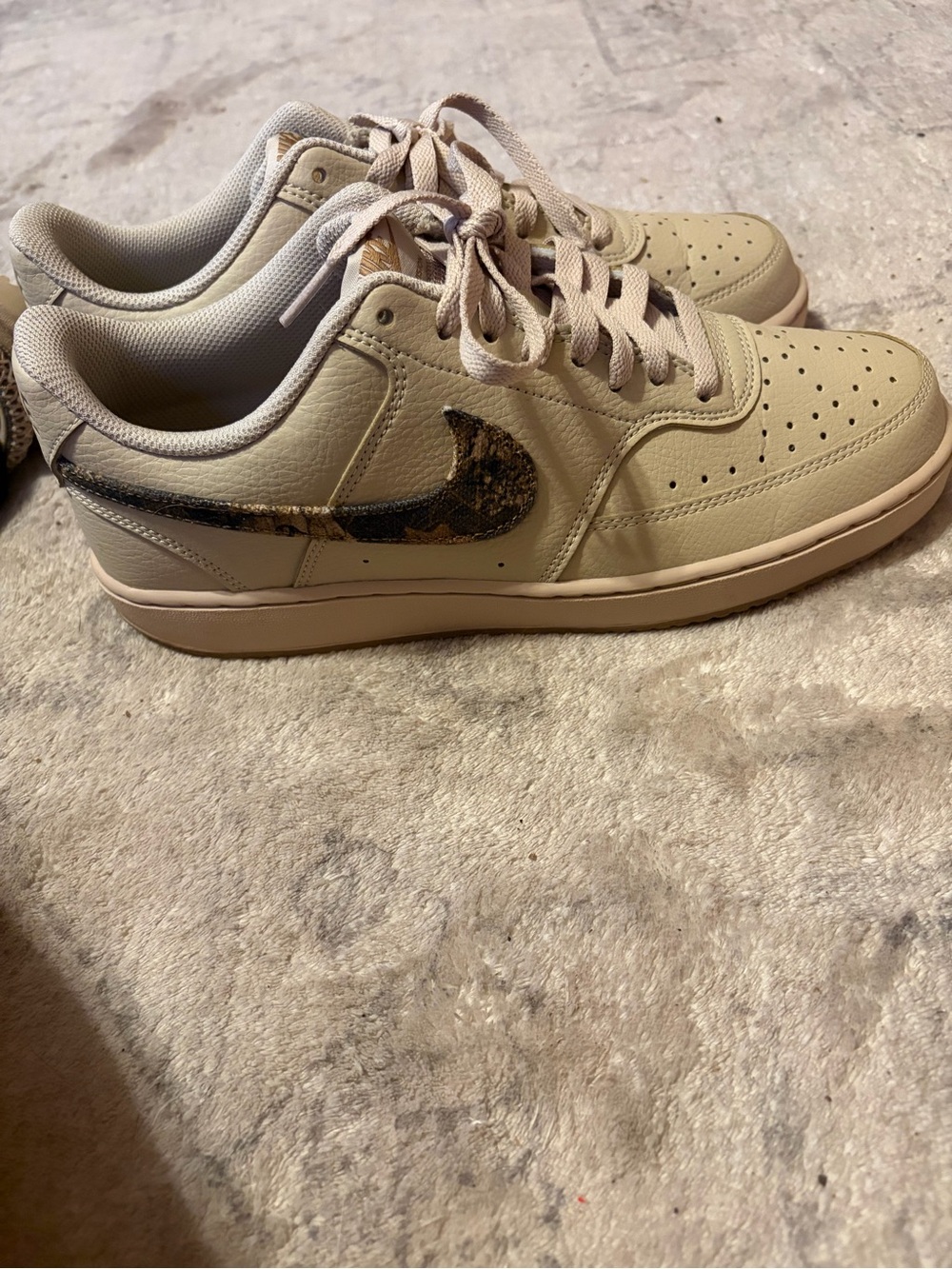 Nike Beige Low-Top Sneaker with Printed Swoosh